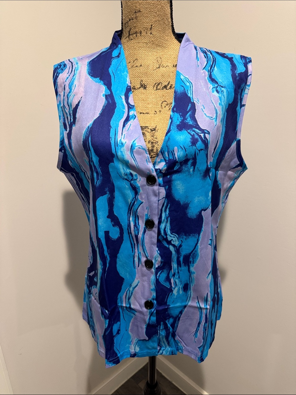 NWOT Sleeveless Blue Marble Print Button-Front Top